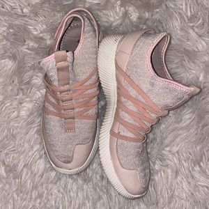 Sparkly pink tenni’s